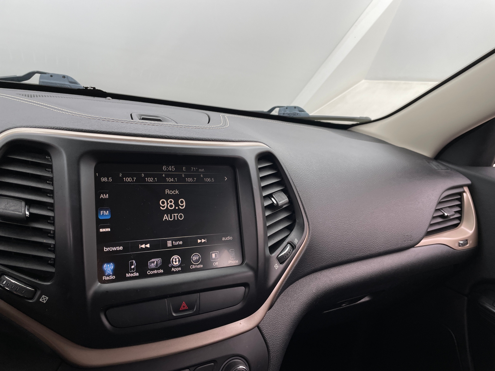 Thumbnail: 2015 Jeep Cherokee - 4