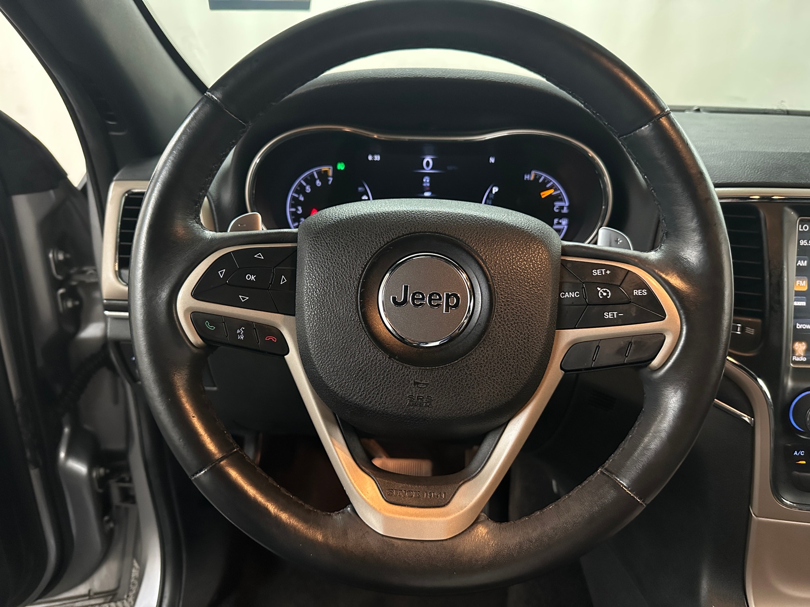 Thumbnail: 2015 Jeep Grand Cherokee - 4