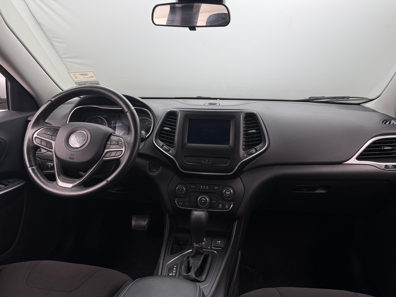 Thumbnail: 2019 Jeep Cherokee - 3
