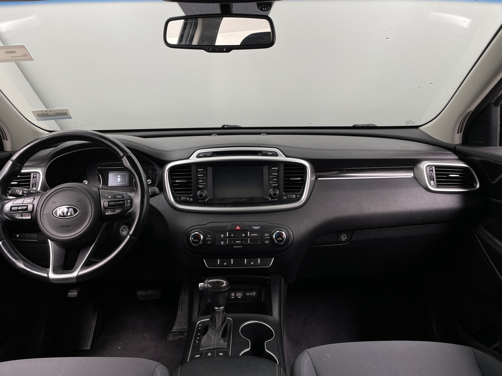 Thumbnail: 2017 Kia Sorento - 3