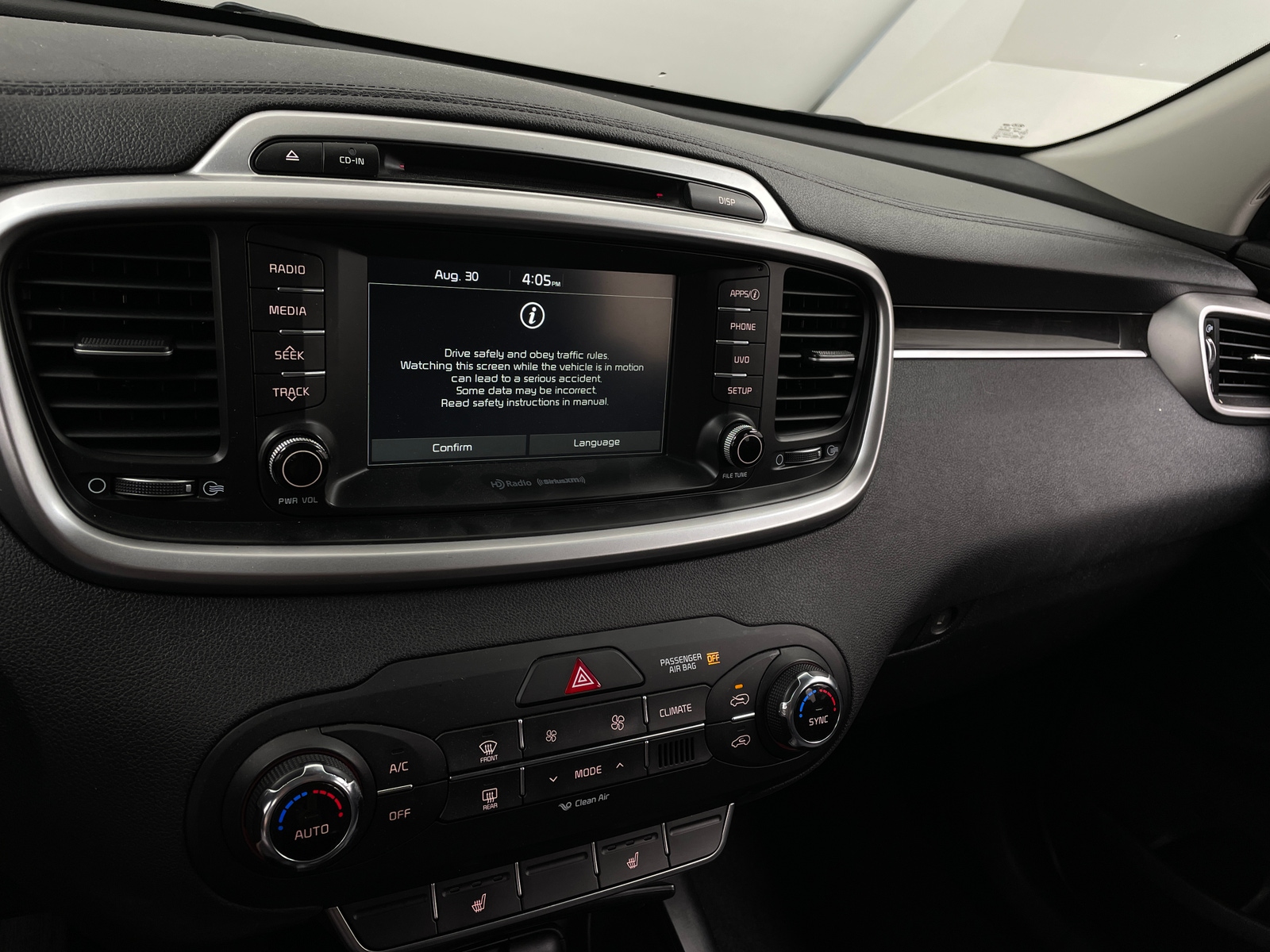 Thumbnail: 2017 Kia Sorento - 4