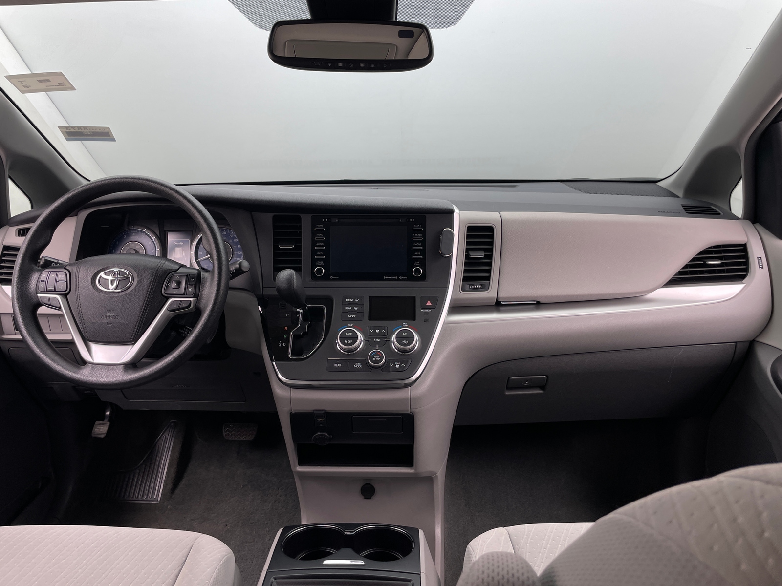 Thumbnail: 2018 Toyota Sienna - 3