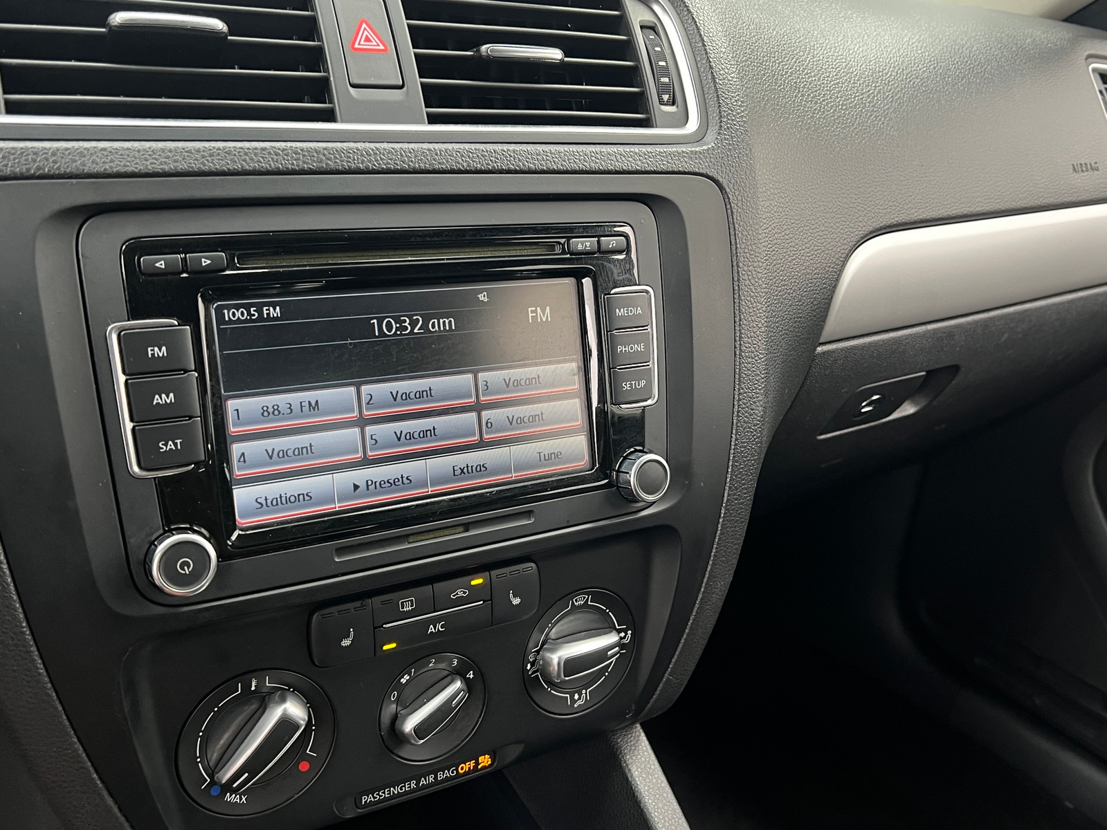 Thumbnail: 2014 Volkswagen Jetta - 4