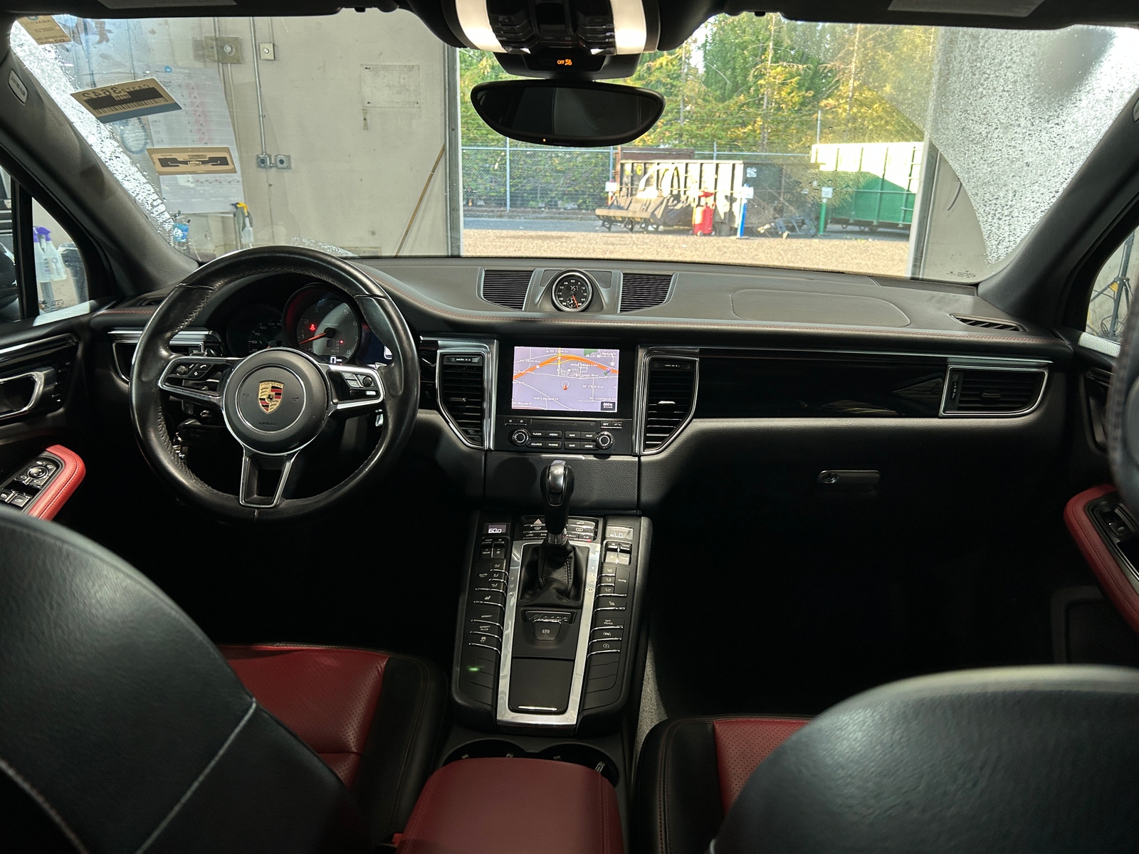 Thumbnail: 2017 Porsche Macan - 2