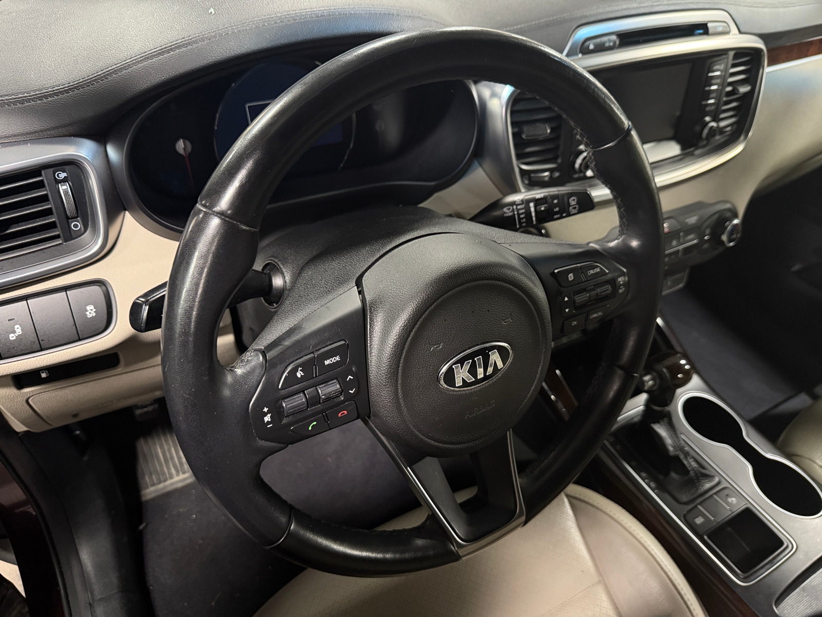 Thumbnail: 2017 Kia Sorento - 4