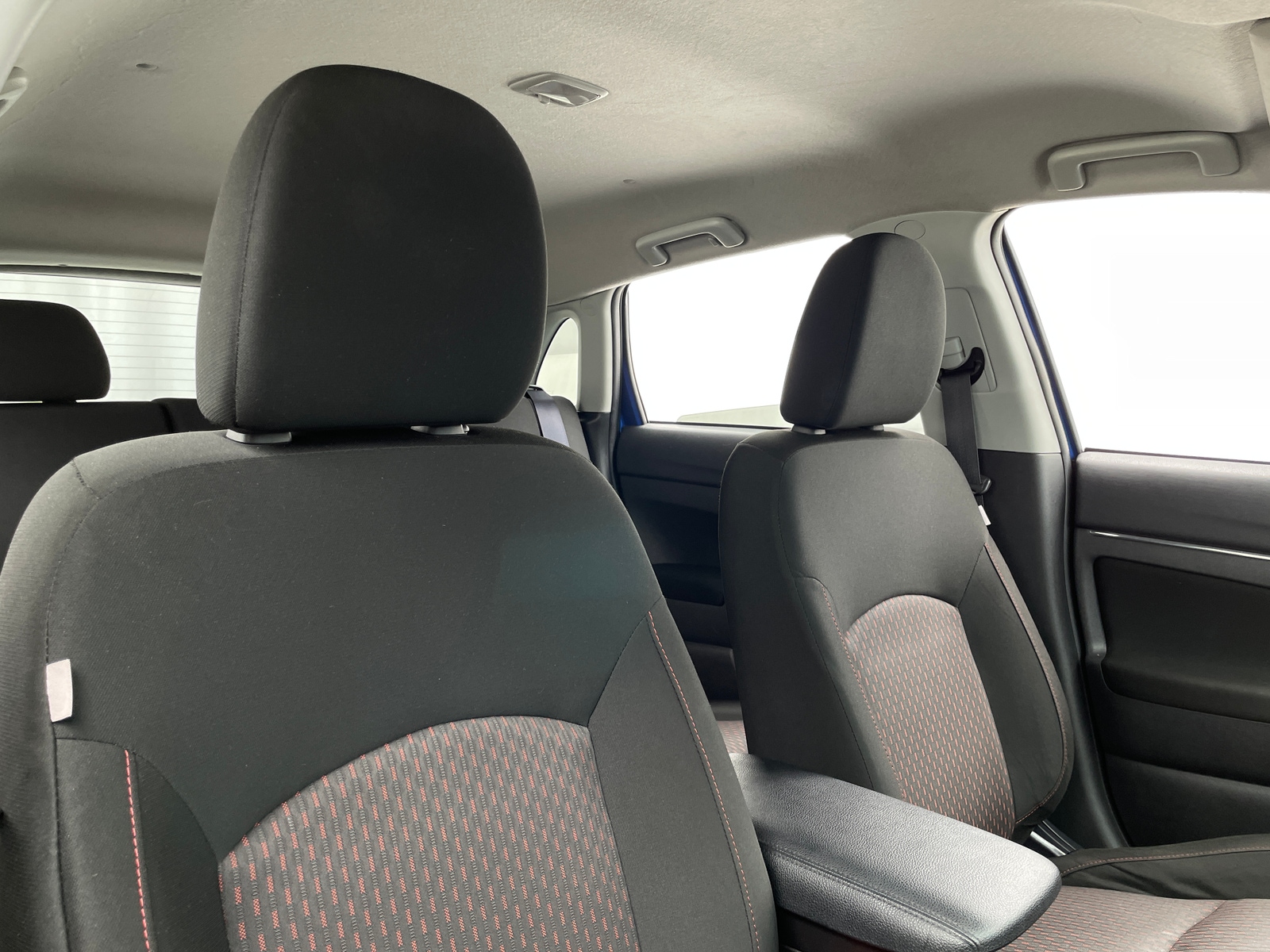 Thumbnail: 2018 Mitsubishi Outlander Sport - 2