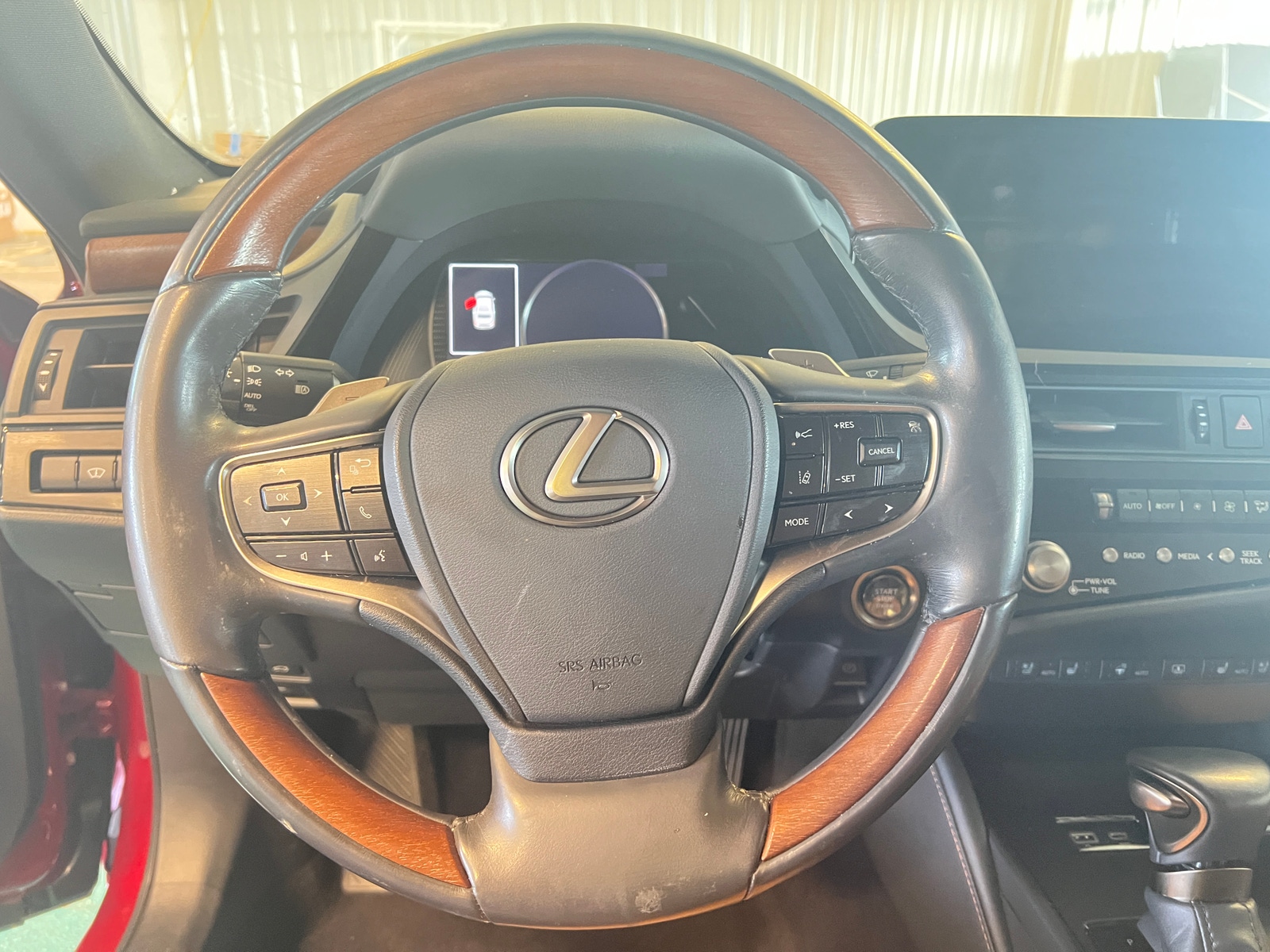 Thumbnail: 2023 Lexus ES - 4