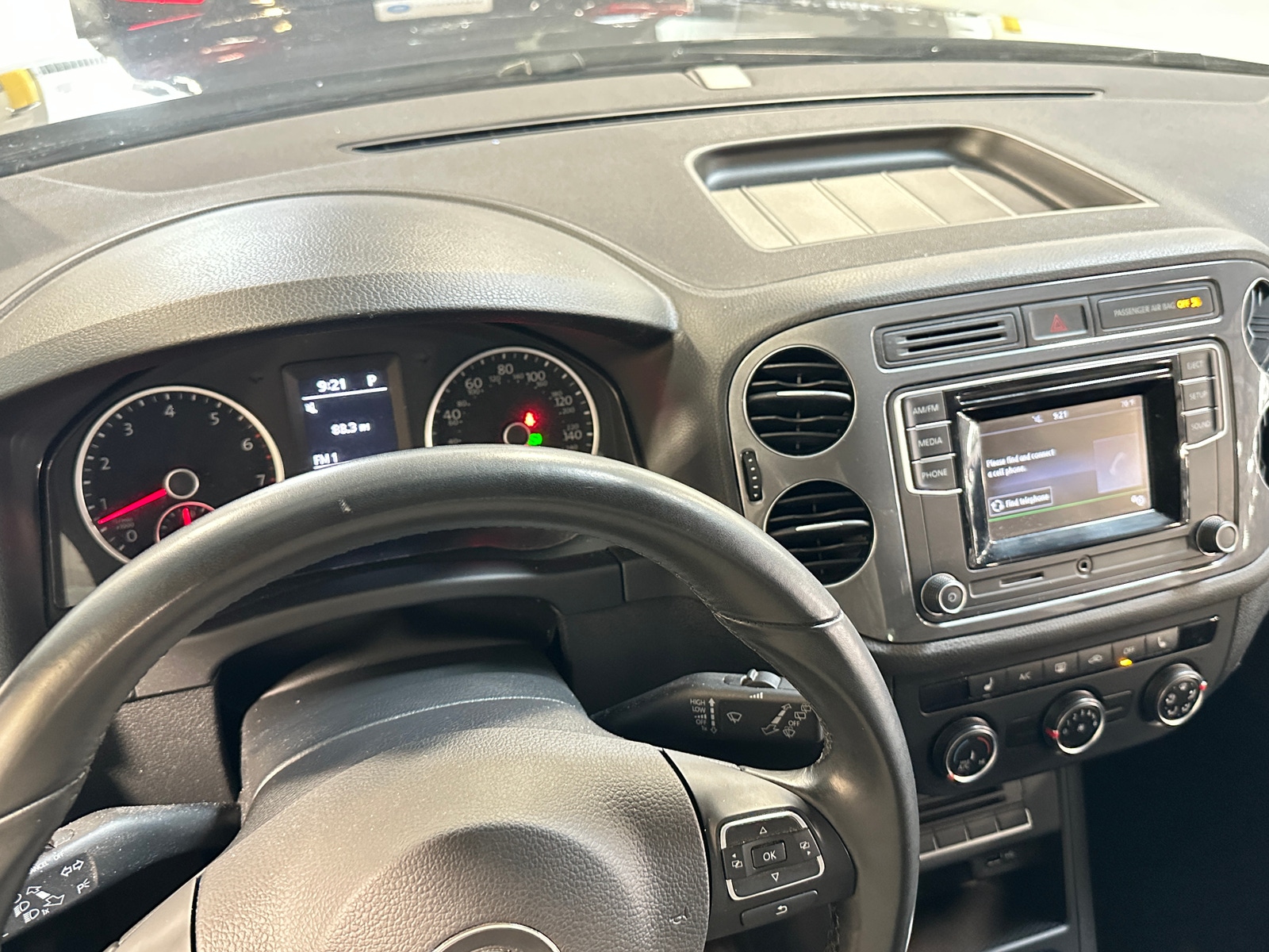 Thumbnail: 2016 Volkswagen Tiguan - 3