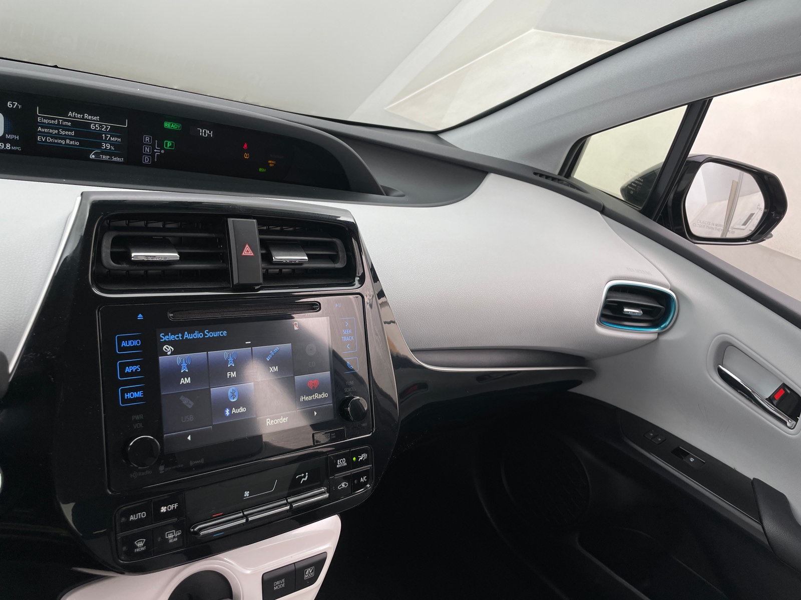 Thumbnail: 2016 Toyota Prius - 4