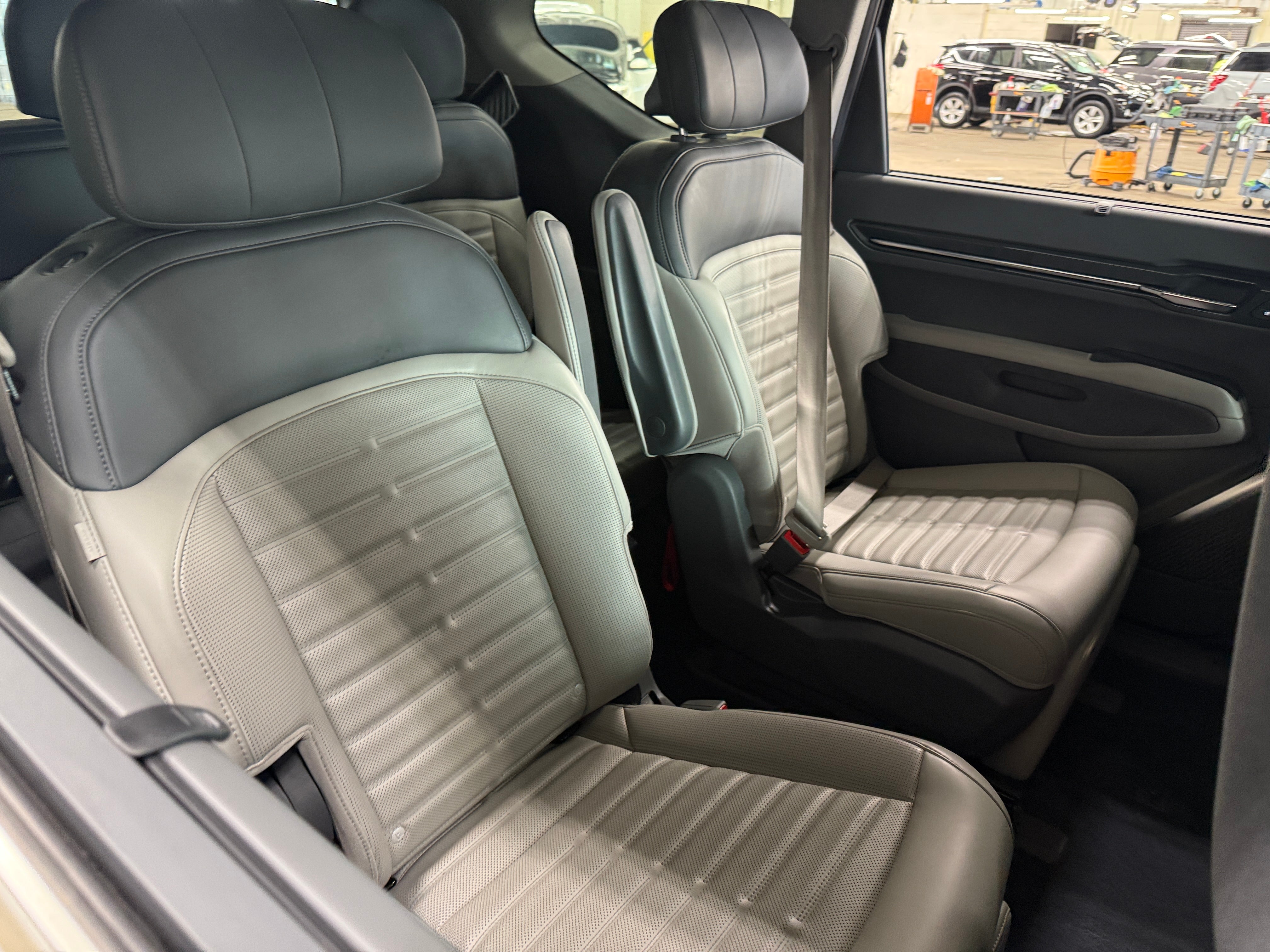 Used 2024 Kia Ev9 Land with VIN KNDADFS55R6032327 for sale in Oak Creek, WI