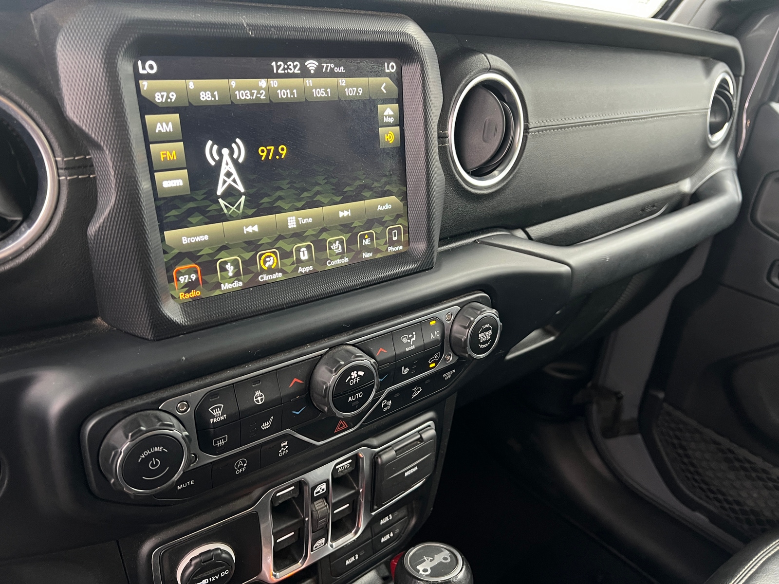 Thumbnail: 2019 Jeep Wrangler - 3