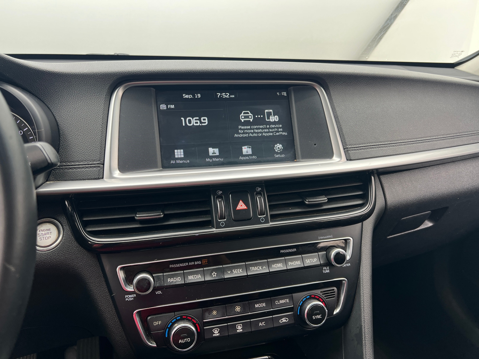 Thumbnail: 2019 Kia Optima - 3