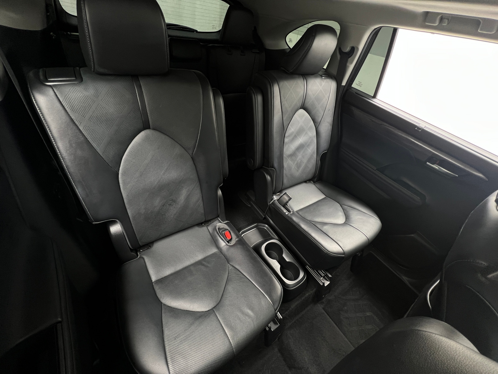 Thumbnail: 2022 Toyota Highlander - 5