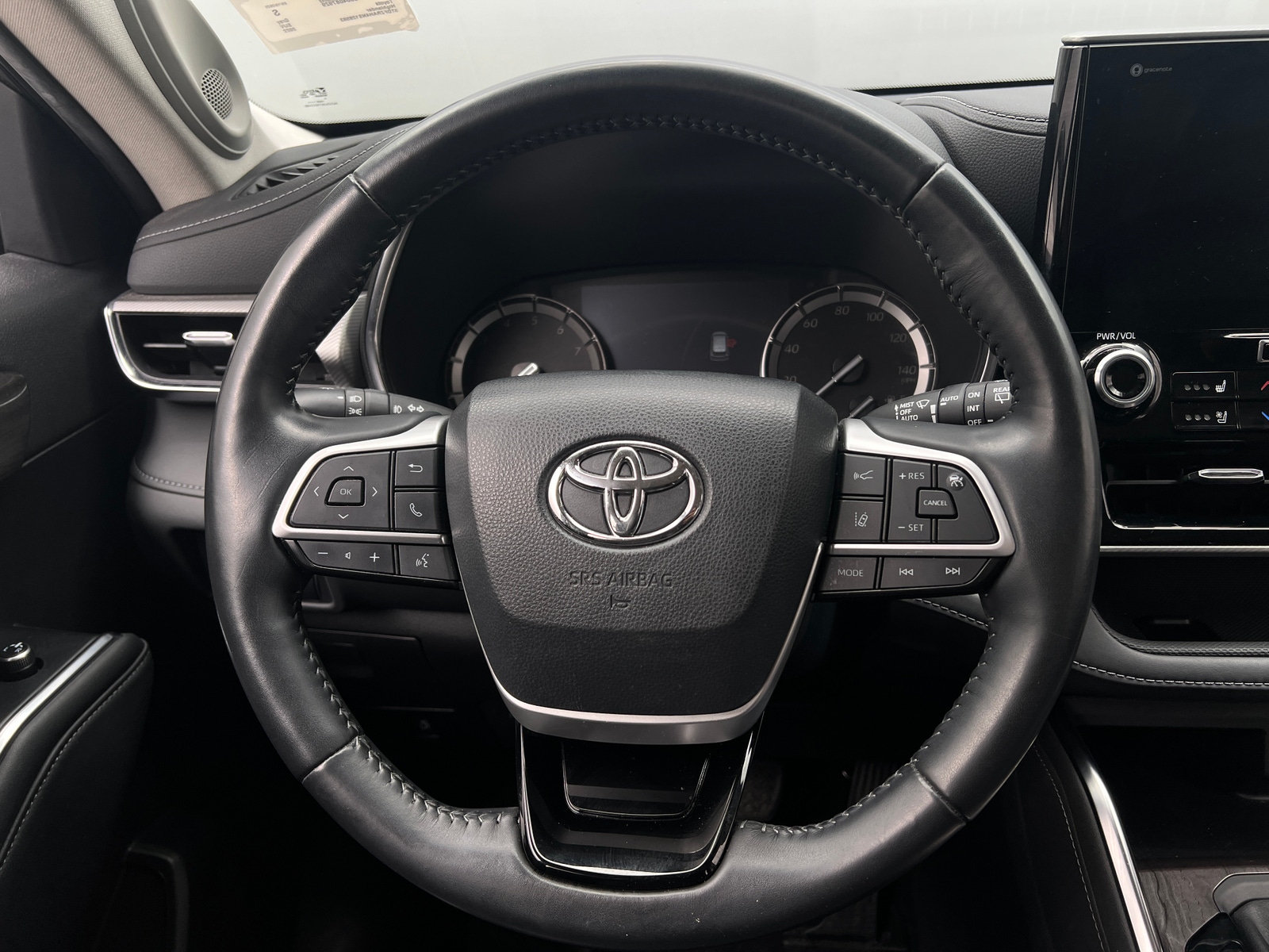 Thumbnail: 2022 Toyota Highlander - 4