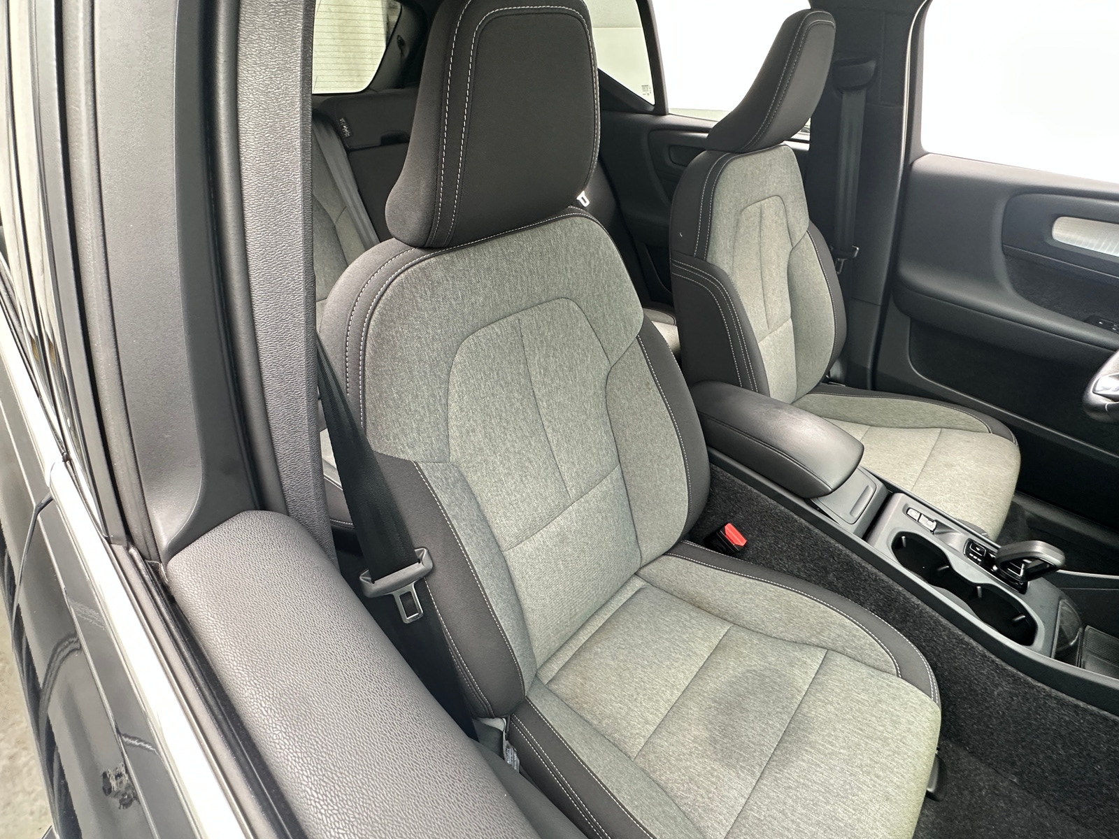Thumbnail: 2024 Volvo XC40 - 2