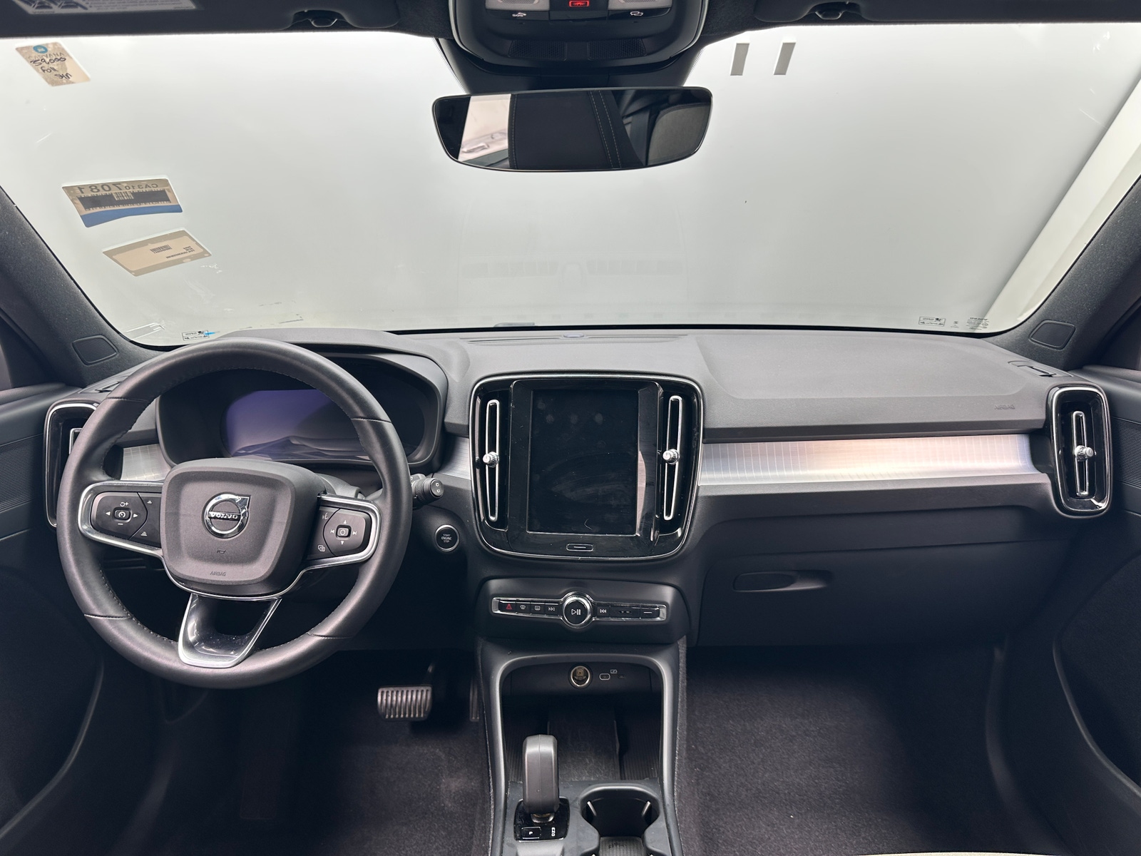 Thumbnail: 2024 Volvo XC40 - 3