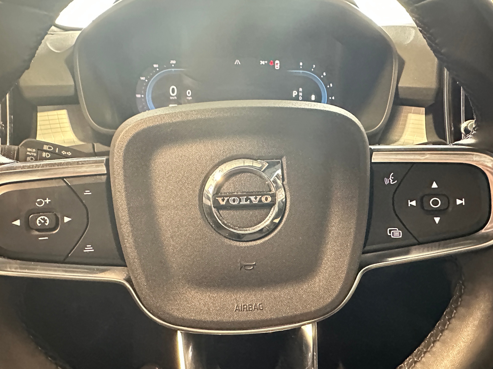 Thumbnail: 2024 Volvo XC40 - 5