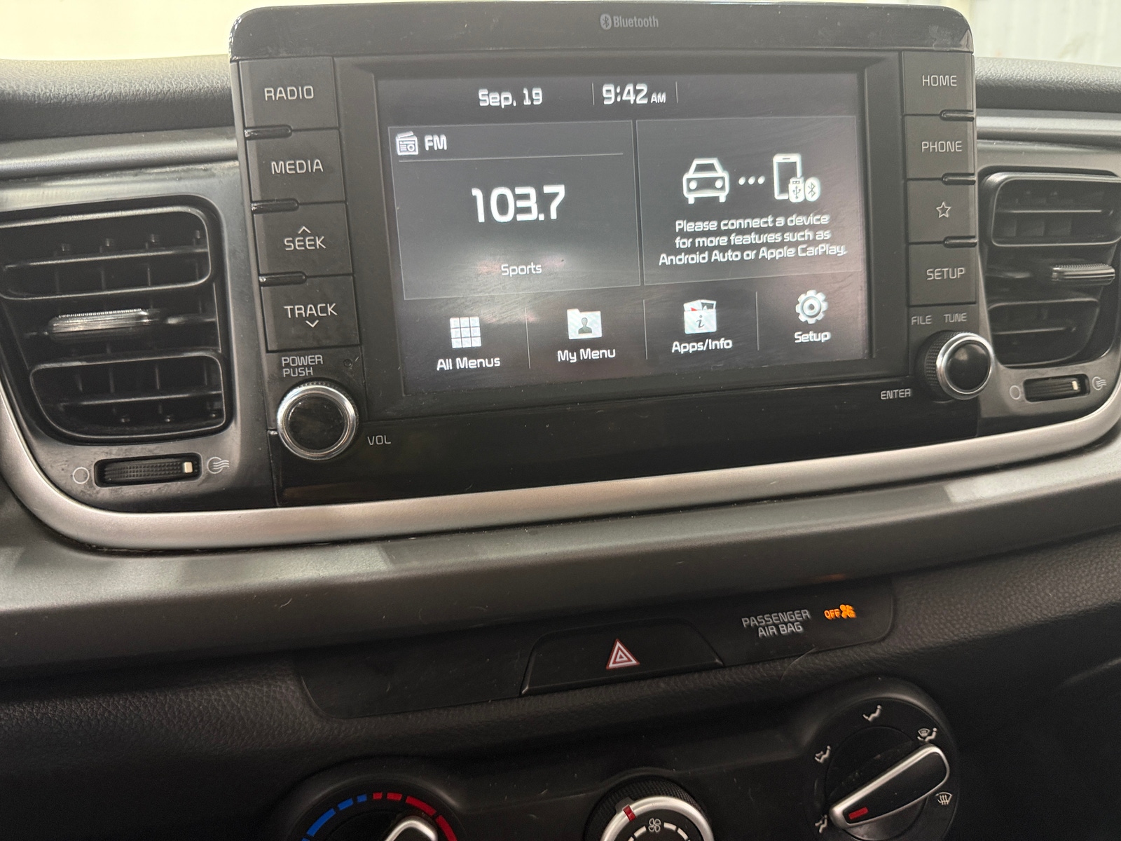 Thumbnail: 2020 Kia Rio - 4