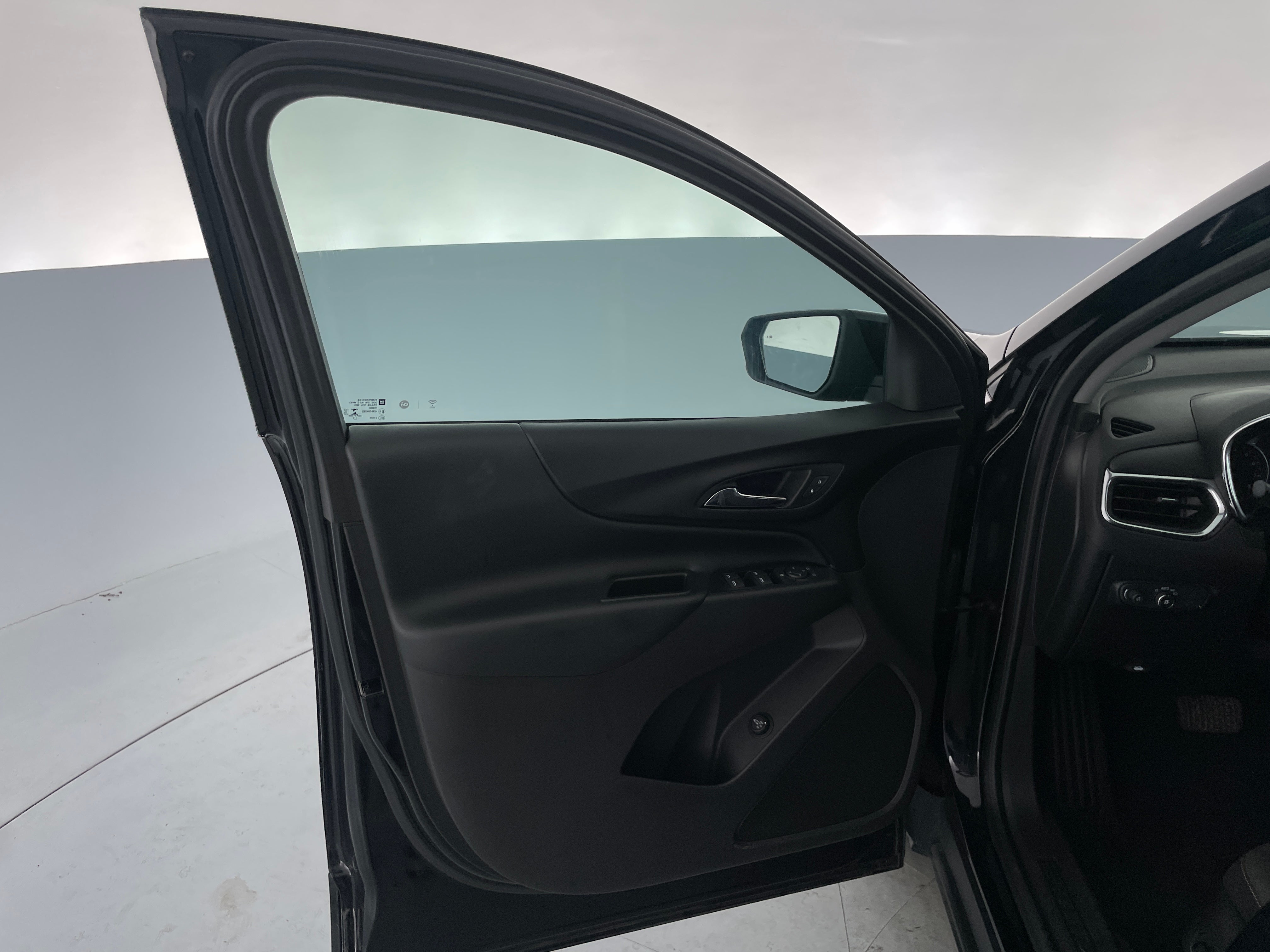 Used 2019 Chevrolet Equinox LT with VIN 3GNAXVEXXKL354530 for sale in Oak Creek, WI