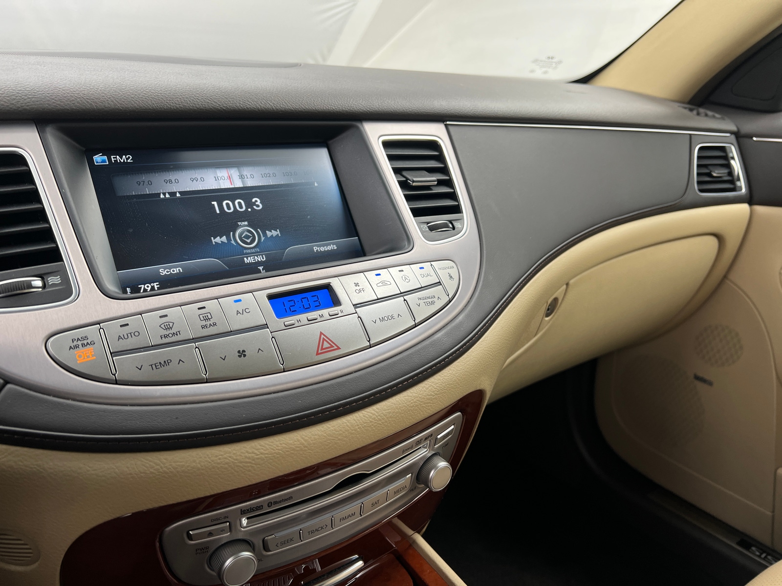 Thumbnail: 2014 Hyundai Genesis - 3
