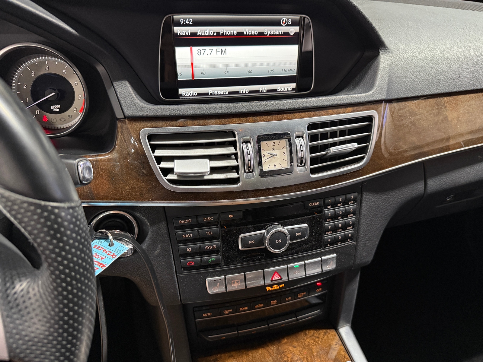 Thumbnail: 2014 Mercedes-Benz E-Class - 3