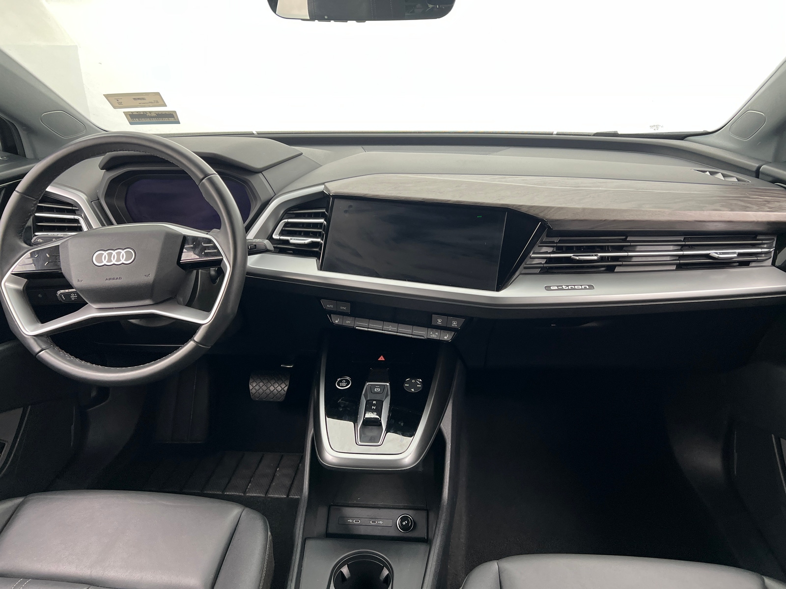 Thumbnail: 2025 Audi Q4 e-tron - 2