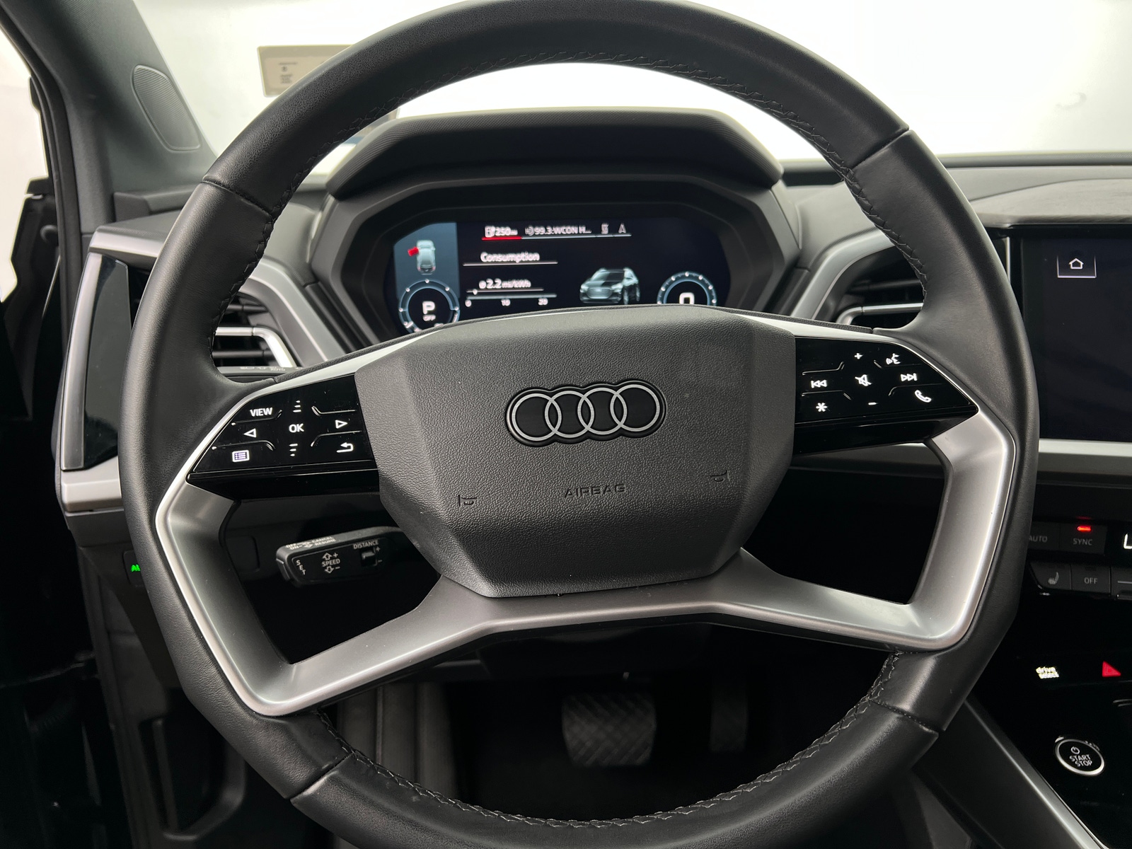 Thumbnail: 2025 Audi Q4 e-tron - 4