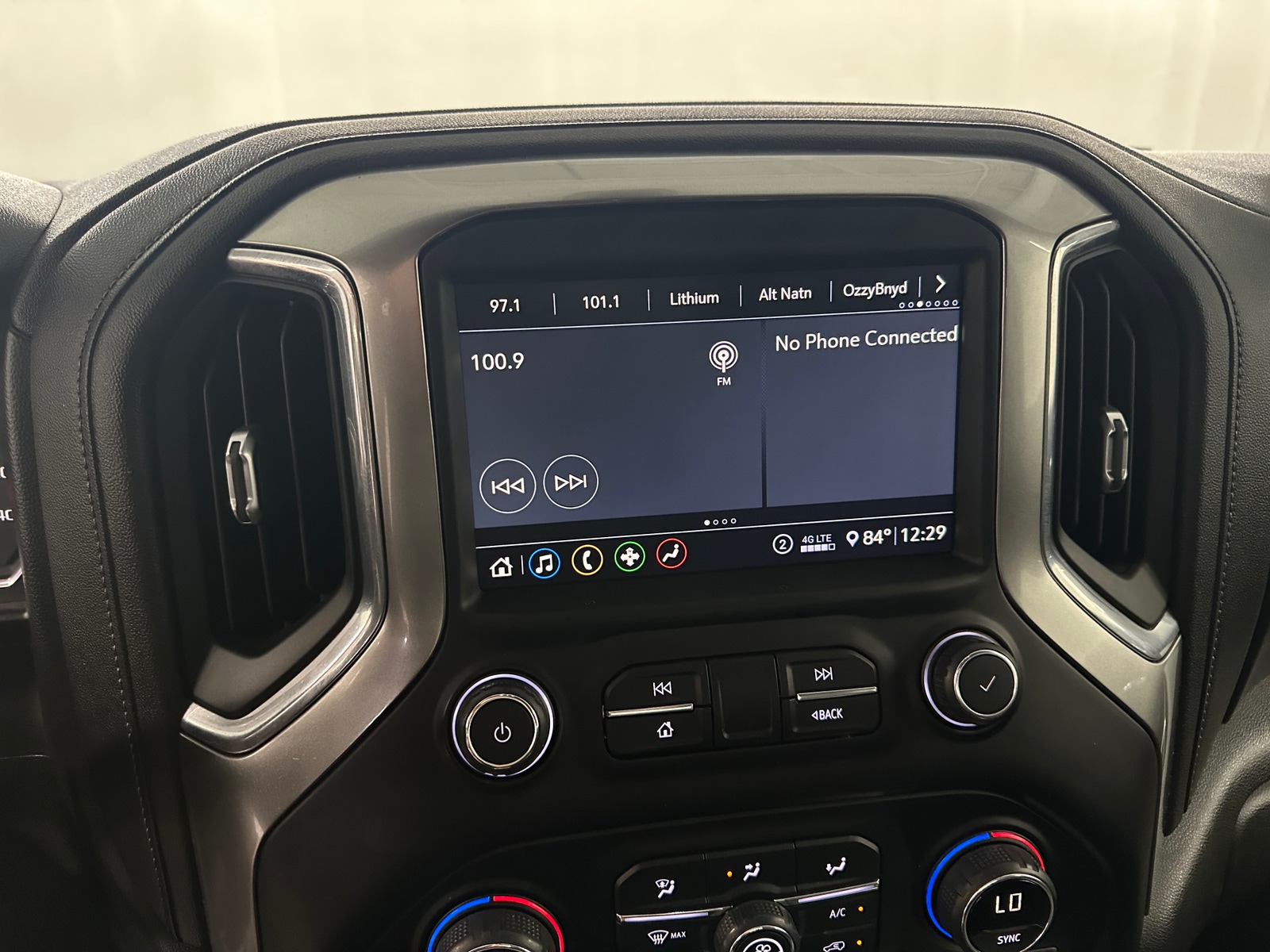 Thumbnail: 2020 Chevrolet Silverado 1500 - 4