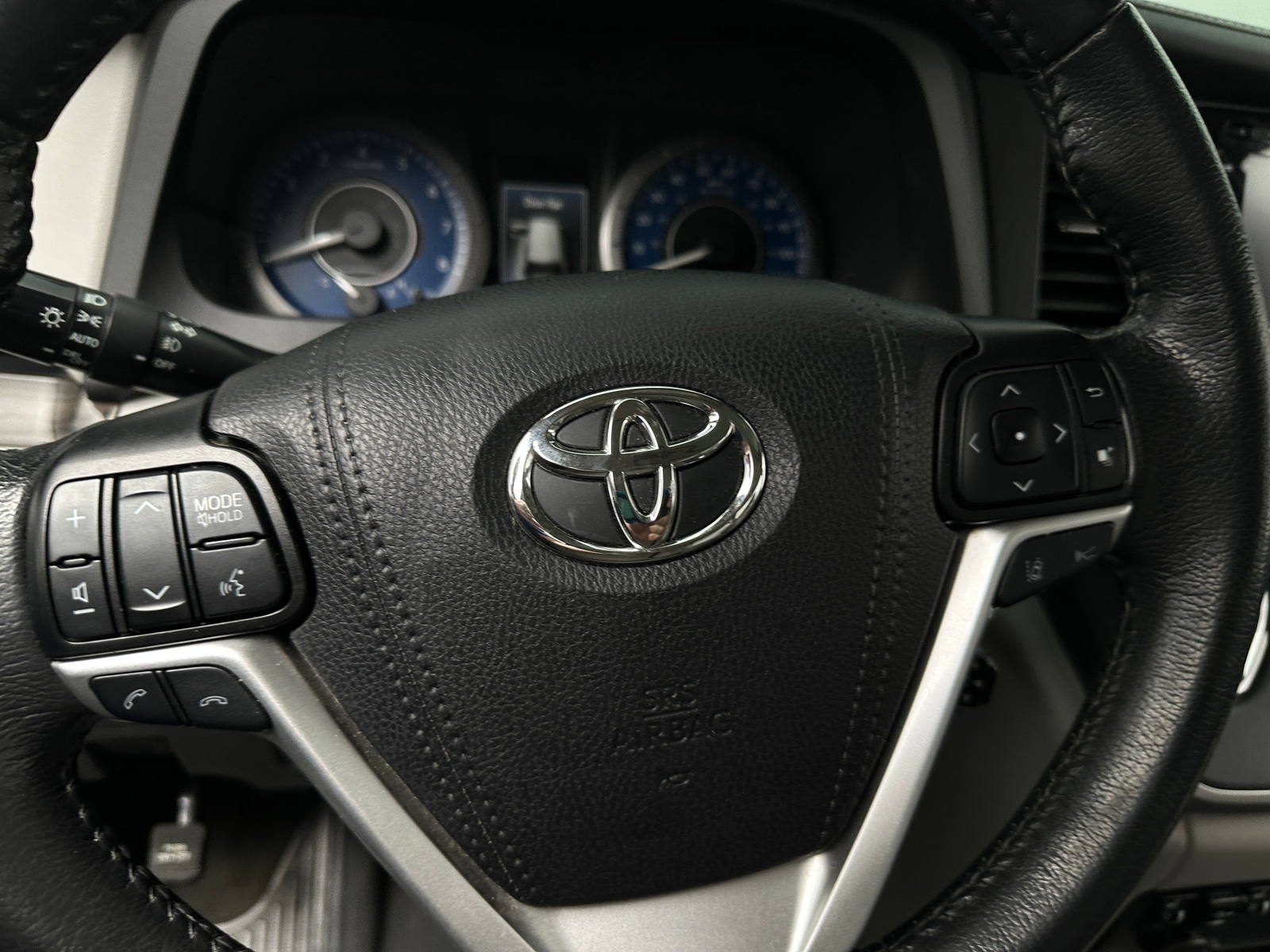 Thumbnail: 2020 Toyota Sienna - 4