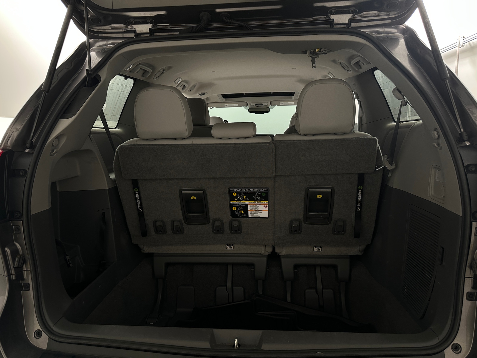 Thumbnail: 2020 Toyota Sienna - 6