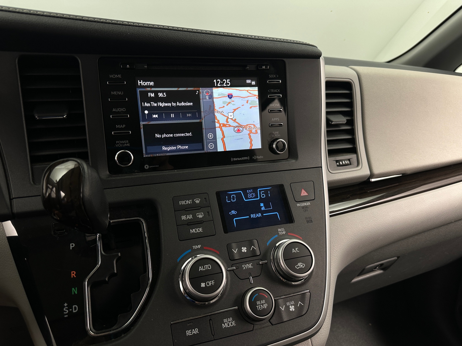Thumbnail: 2020 Toyota Sienna - 3