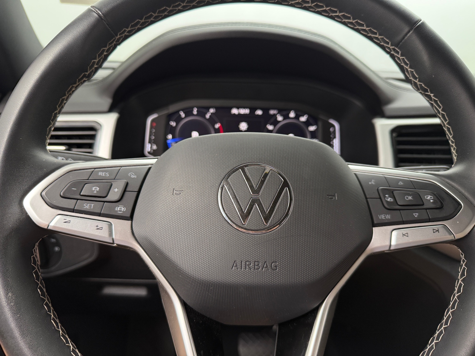 Thumbnail: 2023 Volkswagen Atlas - 4