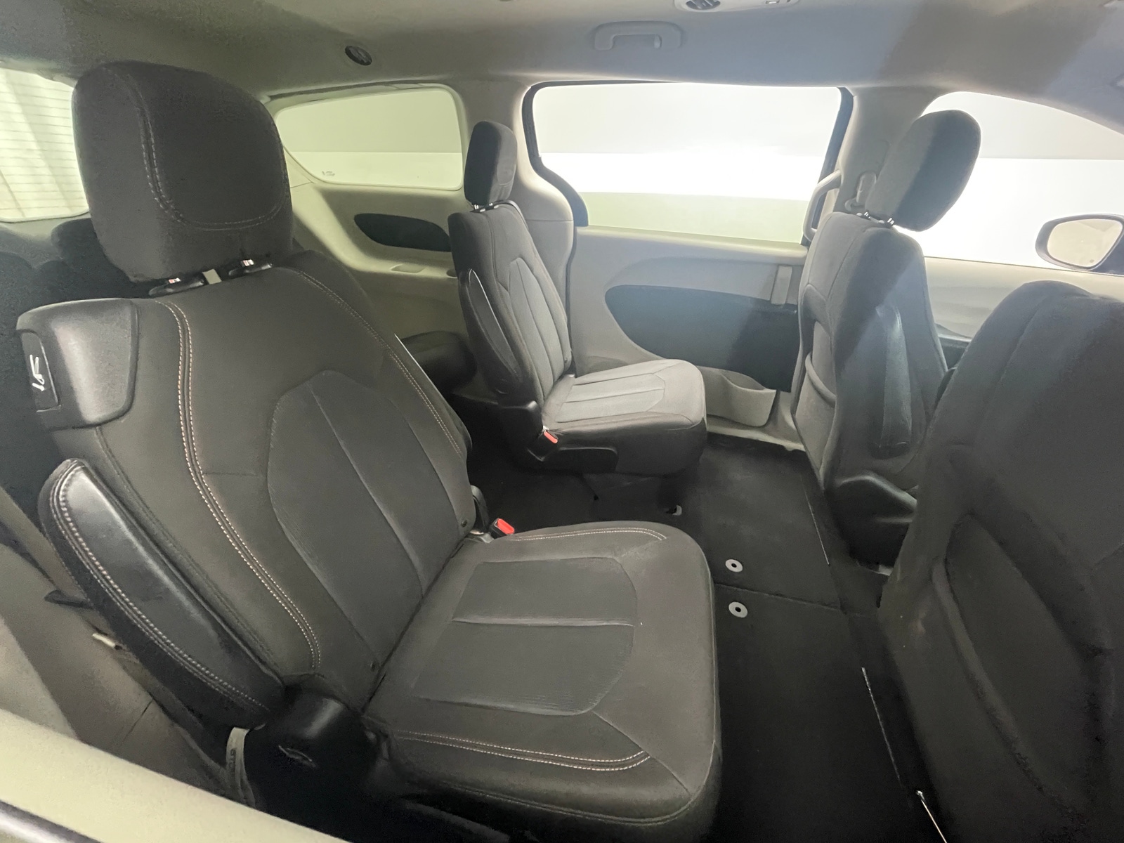 Thumbnail: 2017 Chrysler Pacifica - 6