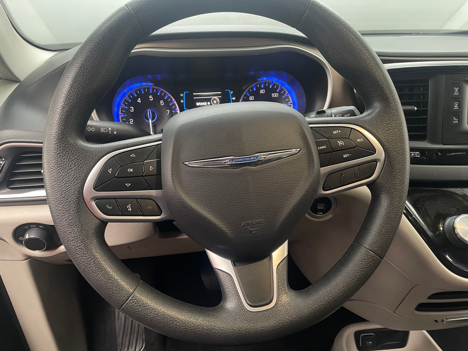 Thumbnail: 2017 Chrysler Pacifica - 5