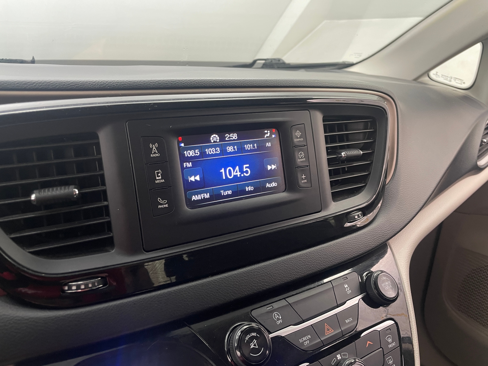 Thumbnail: 2017 Chrysler Pacifica - 4