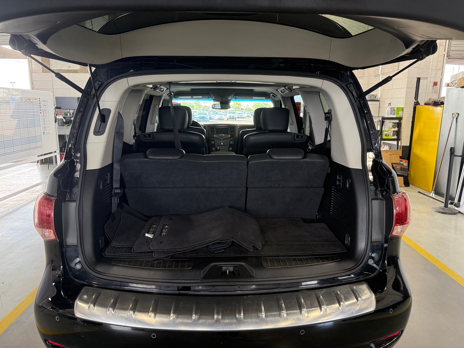 Thumbnail: 2017 INFINITI QX80 - 6