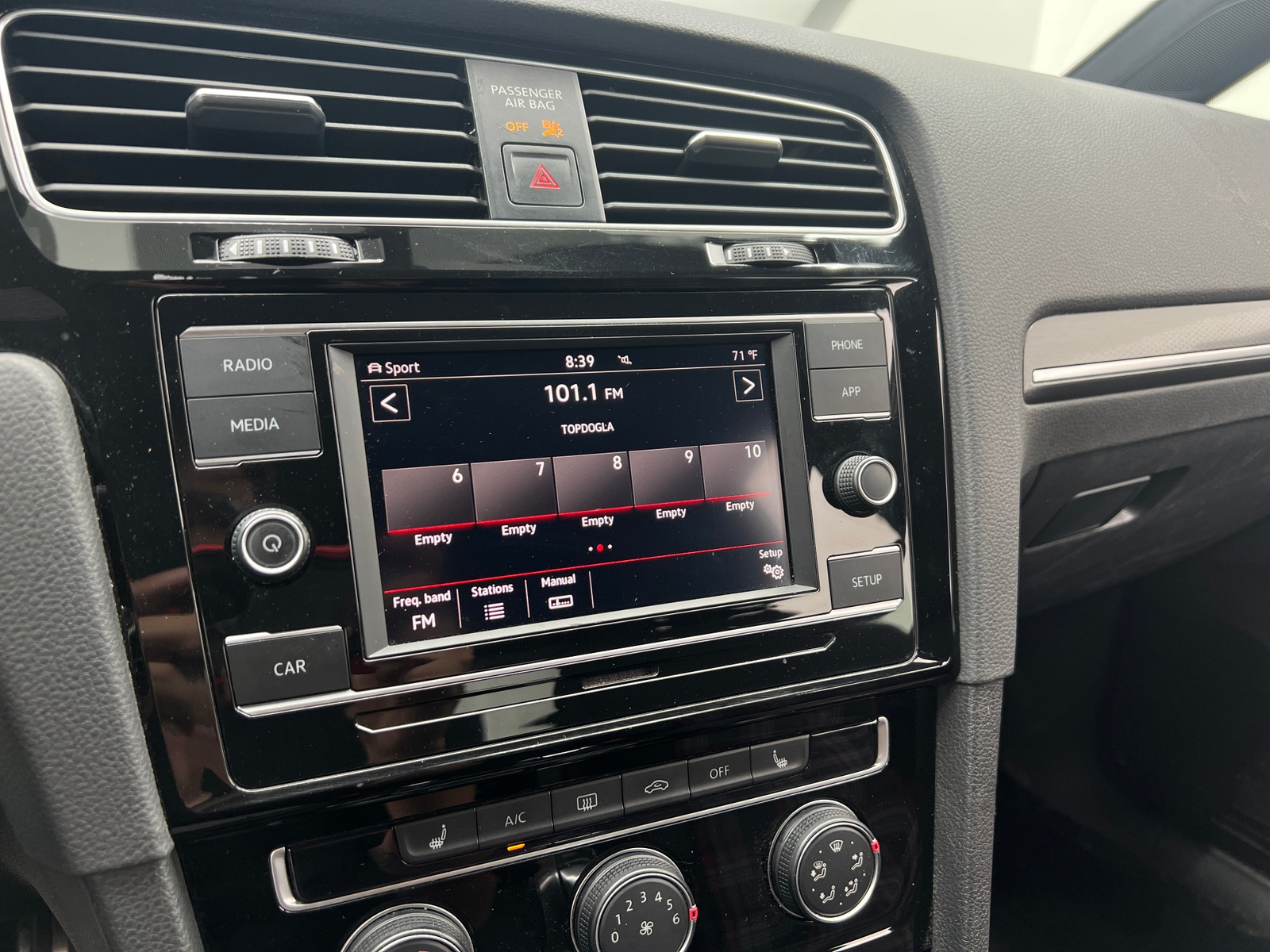 Thumbnail: 2019 Volkswagen Golf - 4