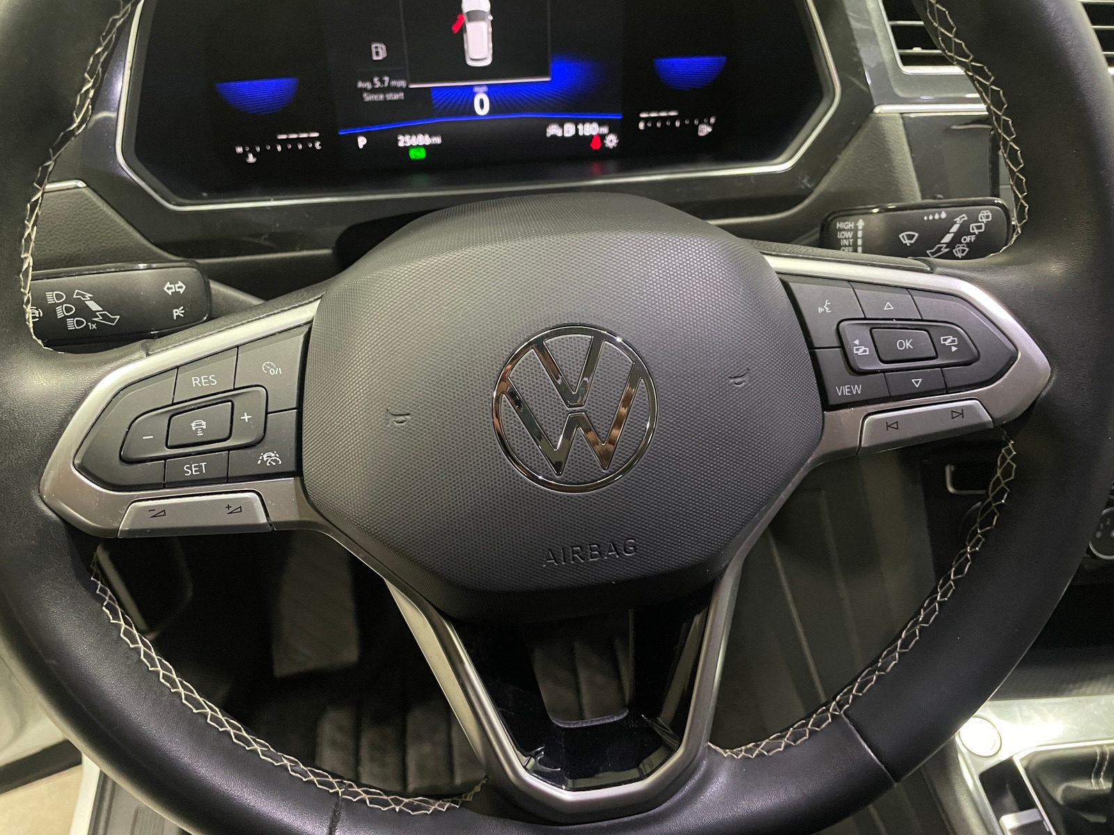 Thumbnail: 2023 Volkswagen Tiguan - 5