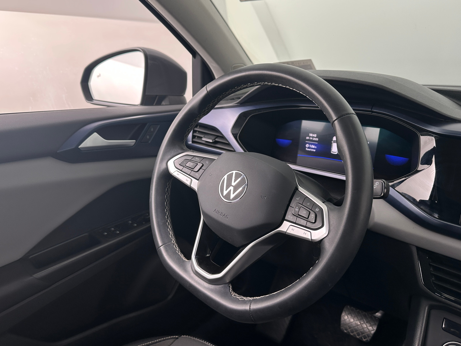 Thumbnail: 2022 Volkswagen Taos - 4