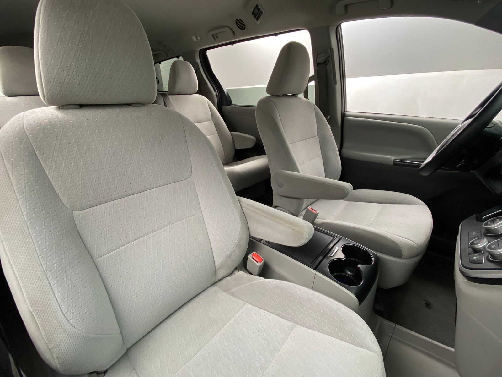 Thumbnail: 2020 Toyota Sienna - 2