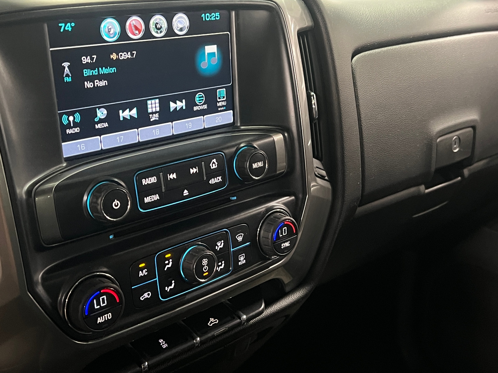 Thumbnail: 2016 Chevrolet Silverado 1500 - 4