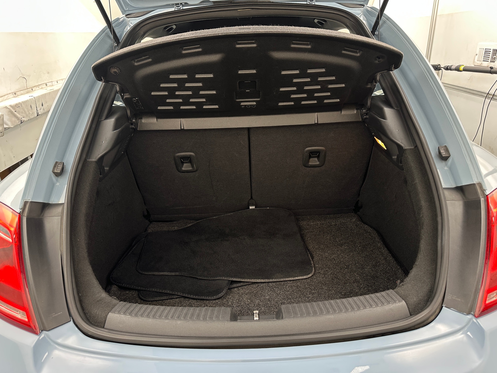 Thumbnail: 2013 Volkswagen Beetle - 6