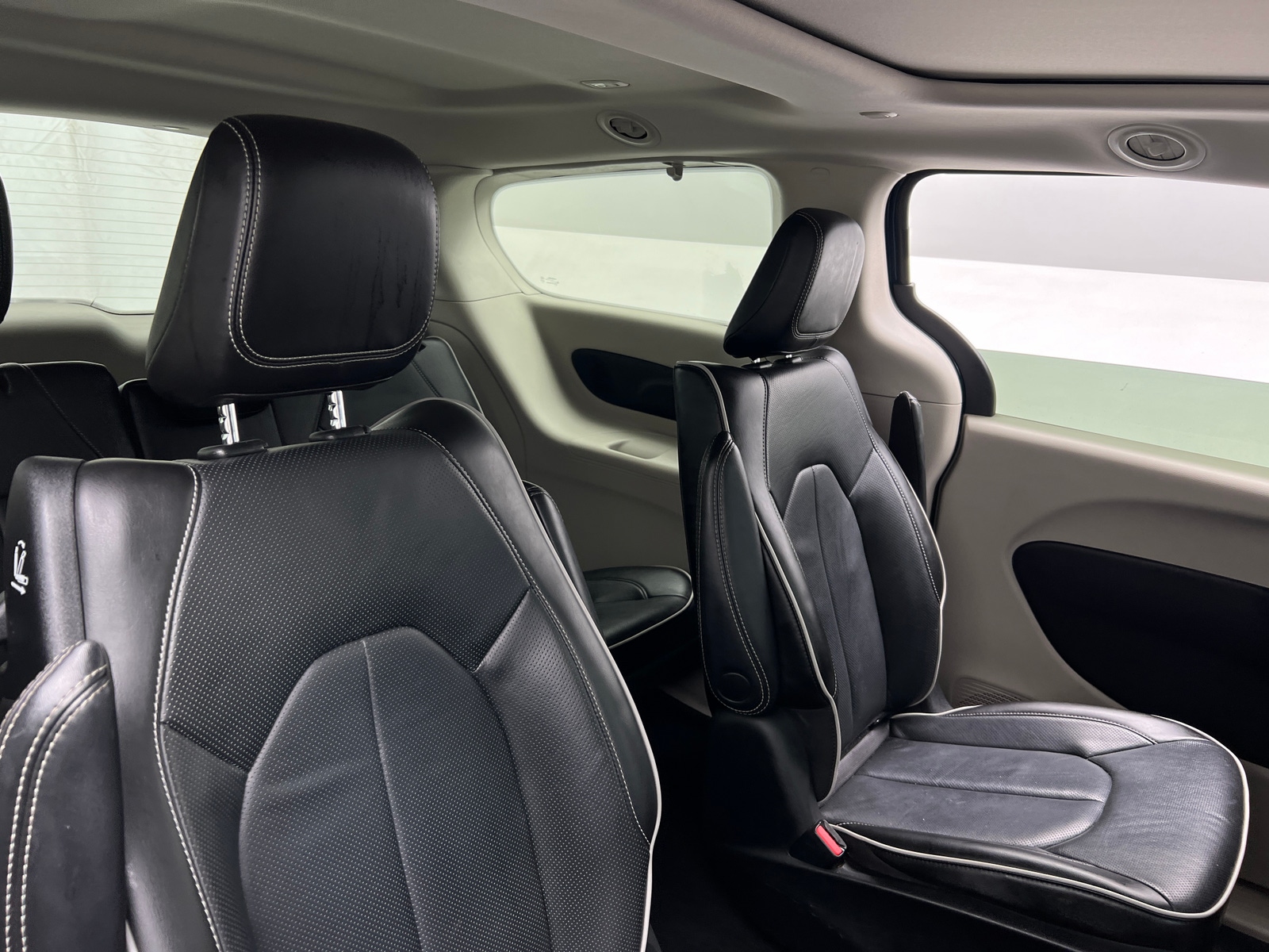 Thumbnail: 2022 Chrysler Pacifica - 5