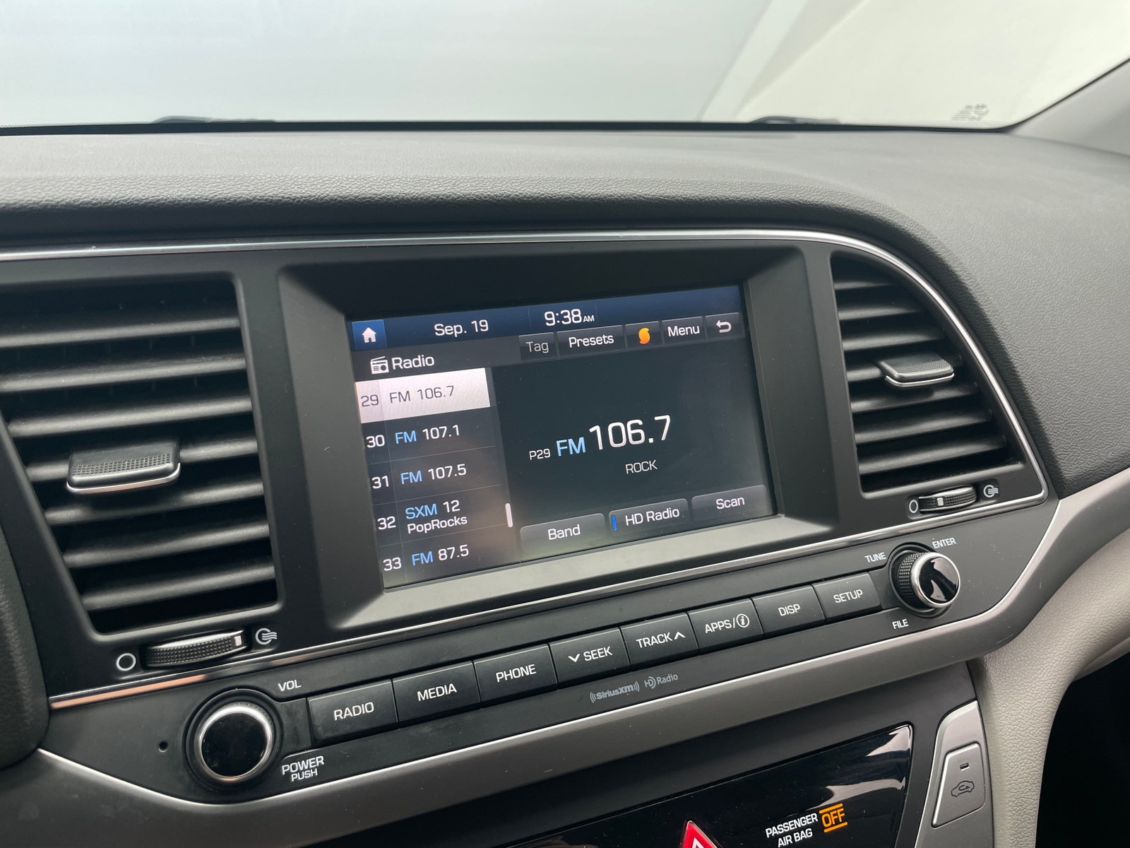 Thumbnail: 2017 Hyundai Elantra - 4