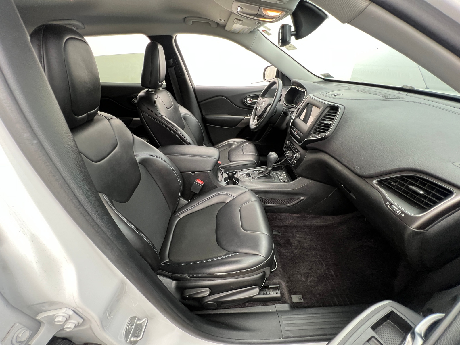 Thumbnail: 2019 Jeep Cherokee - 2