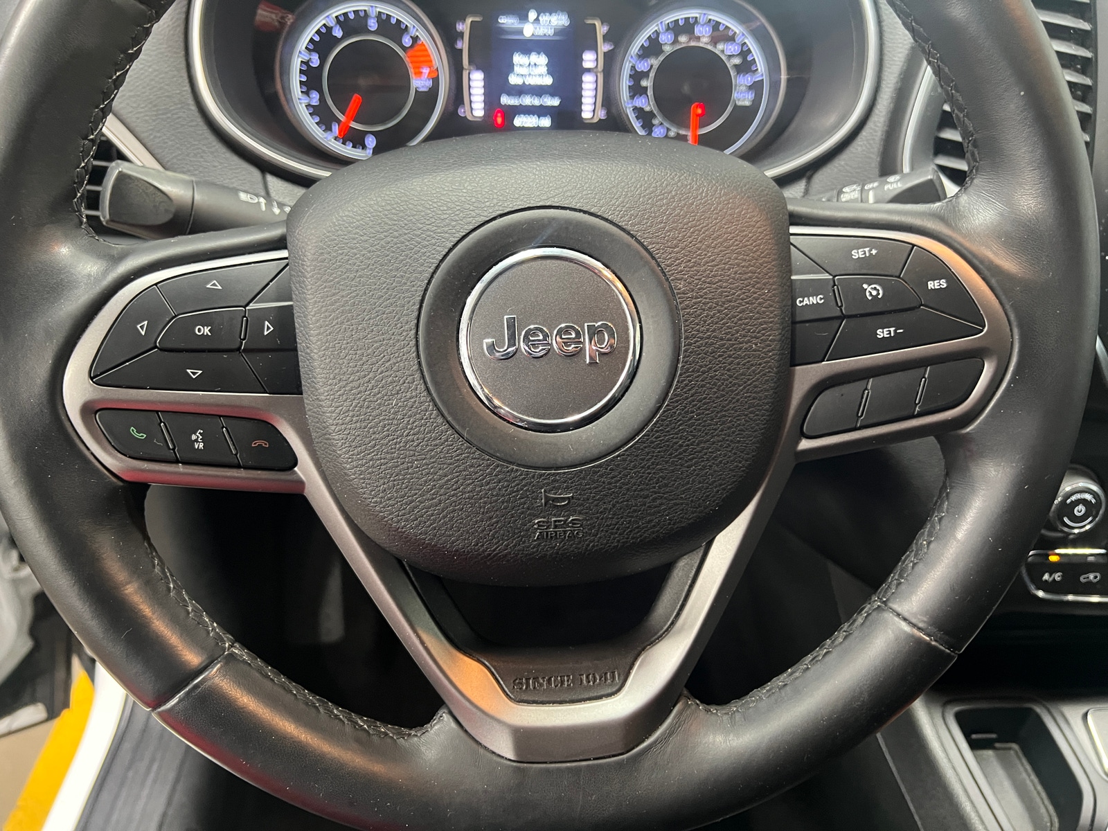Thumbnail: 2019 Jeep Cherokee - 5