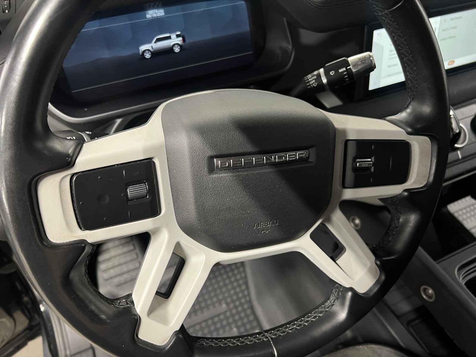 Thumbnail: 2021 Land Rover Defender - 4