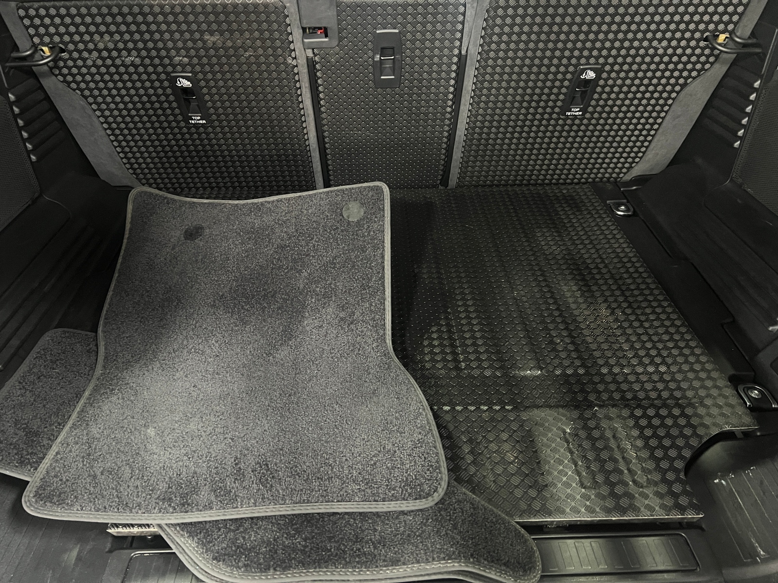 Thumbnail: 2021 Land Rover Defender - 6