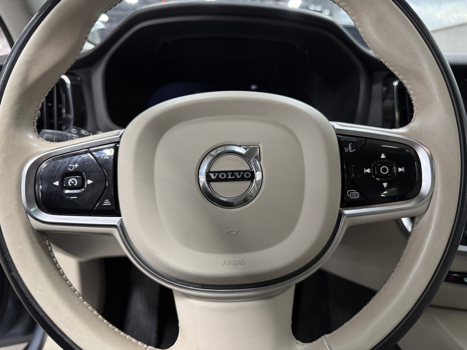 Thumbnail: 2024 Volvo V60 - 4