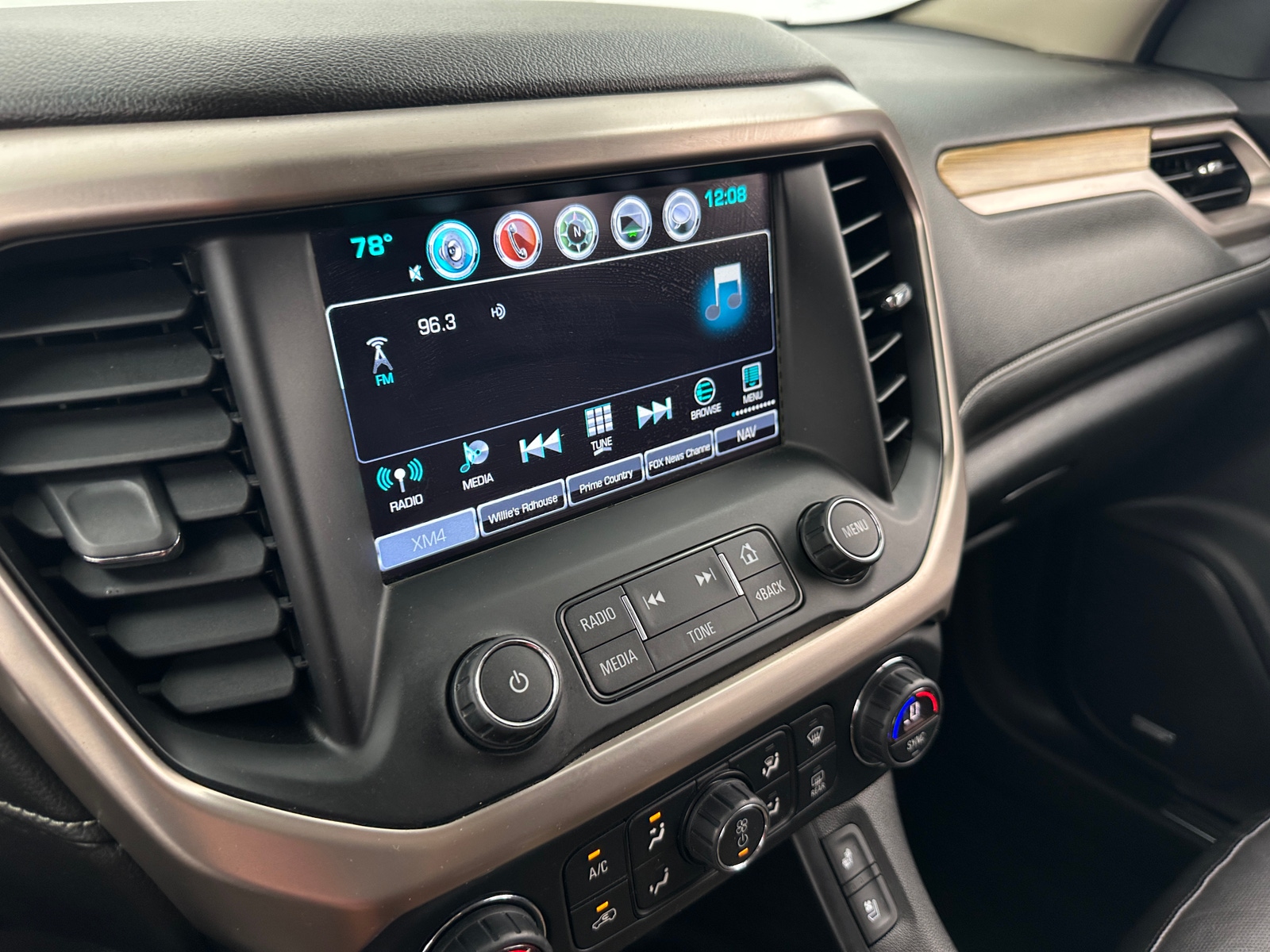 Thumbnail: 2018 GMC Acadia - 3